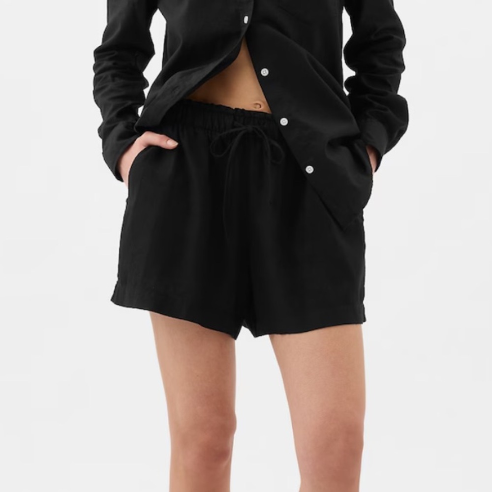 Black GAP 4” linen shorts